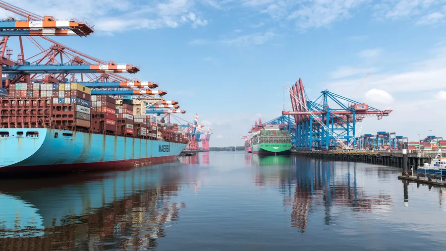 Global Containership Orderbook Surges Past 15 Million TEU as Megamax Orders Approach