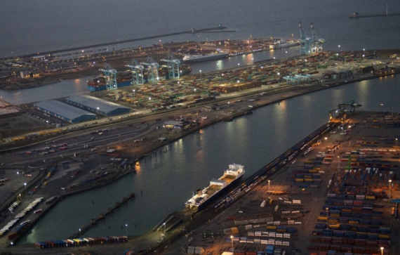Containers Crash onto Bunker Vessel During Cargo Operations in Antwerp